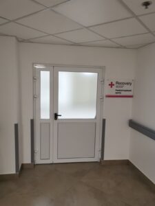 нові двері оснащені антипанікою Теса та ущільнювачем Пленет